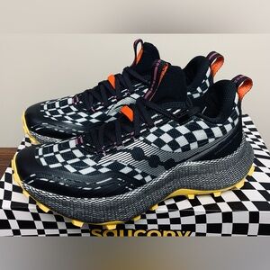 RARE New SAUCONY Endorphin Trail Black & White Checkered Running Shoes Womens 7